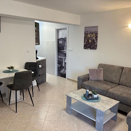 Apartments Vilma 로브란 외부 사진