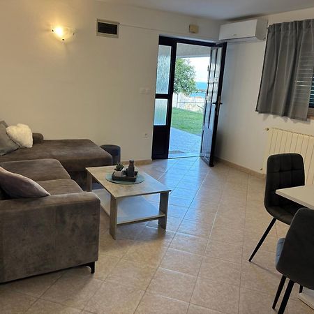 Apartments Vilma 로브란 외부 사진
